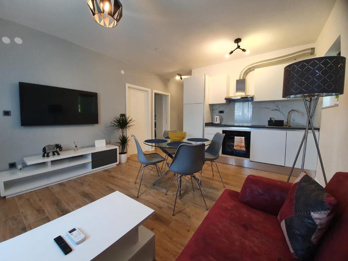Apartman Oneum Omiš Exteriör bild